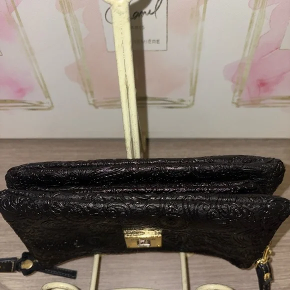 Stone Mountain Accessories Black Paisley Wristlet - Picture 9 of 9